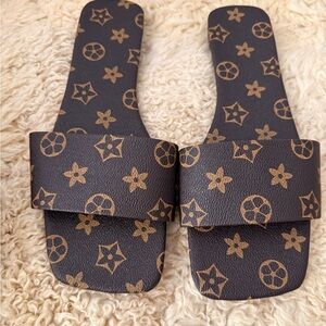 NWOT Brown and Black Patterned Slides !NEW!
